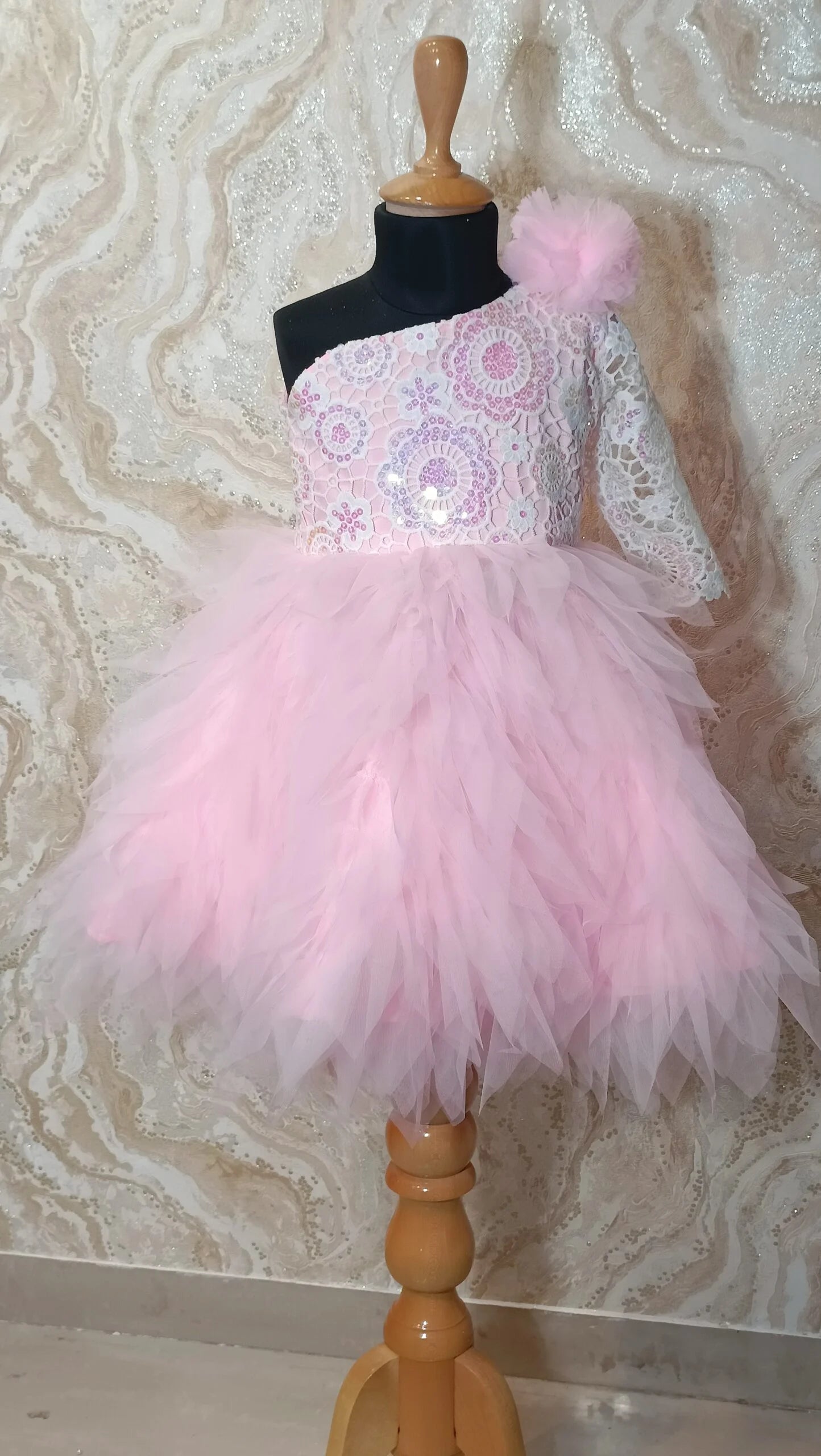 Glittering Elegance: Golden Glow Evening Dress