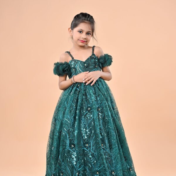 Unveiling Elegance: The Exquisite Emerald Green Gown